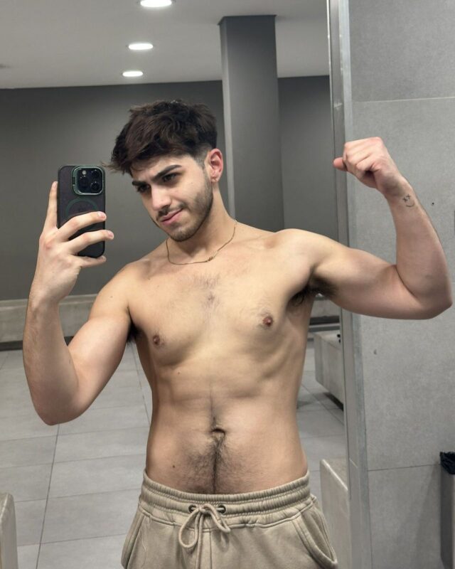 Argentinian gay porn performer León Giok